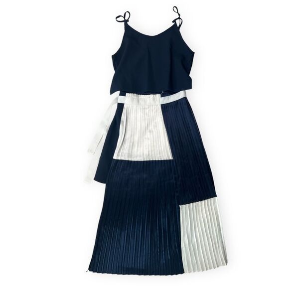 Boohoo Navy Blue and White Maxi Dress with Pleated Skirt - Picture 5 of 11